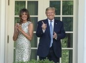 Зато платье красивое: Мелания Трамп получила критику от СМИ за несоблюдения санитарных норм (Фото)