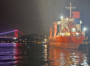 Судно BRIZA во время вынужденной остановки в Стамбуле