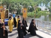 В Житомире активисты не дали пройти "крестному ходу" мимо воинской части