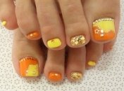 Педикюр 2019: яркие желтые ноготки