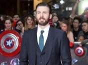 "Я привлек ваше внимание": история с голым фото Криса Эванса получила продолжение