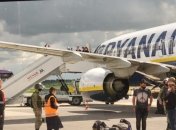 Над Білоруссю припиняють літати українські та іноземні авіакомпанії - що відомо на цю мить