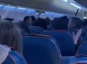 В российском Краснодаре аварийно приземлился Boeing-737 - появилось видео посадки из салона 