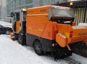 Снег в Киеве будут убирать всю ночь: коммунальщики предупредили водителей