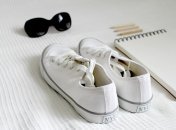 Як почистити біле взуття