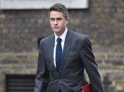 СМИ: Экс-главу минобороны Британии уволили из-за критики здоровья Мэй