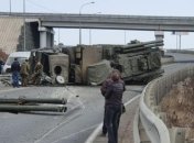 В РФ перевернулся грузовик, перевозивший ЗРПК "Панцирь-С"