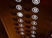 Лифт с застрявшей в нем женщиной сорвался вниз во время спасательной операции: видео ЧП в России