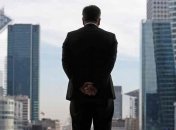 Жители города были в шоке: на небоскребе появились статуи 84 мужчин (Фото)