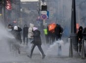 Задержание чернокожей женщины вызвало масштабные протесты в Бельгии, пострадали десятки копов (видео)