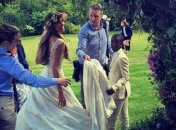 Кинорежиссер Гай Ричи женился на модели Джеки Эйнсли