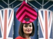 Самые безумные шляпы гостей королевских скачек (Фото) 