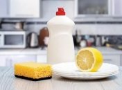 Як мити посуд лимоном та губкою для посуду