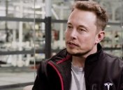 Илон Маск показал скафандр SpaceX в полный рост