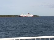 Чуть не "врезался" в остров: финский паром с сотнями людей на борту сел на мель на полпути к Стокгольму