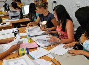 Вузы не должны мешать абитуриентам забирать оригиналы документов