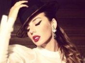 Анна Седокова в Instagram "снимает с себя маски"  