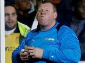 FA выдвинула официальные обвинения вратарю, евшему пирог во время матча