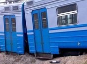 В Азербайджане столкнулись пассажирский поезд и автобус