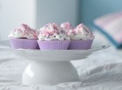 Медики не рекомендуют есть вяленую рыбу и кремовые изделия