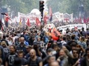 Протесты в Париже: полиция применила водометы и газ, есть задержанные