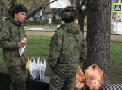 Россия в спешке отправила своих военных в Крым: местные жители открыли подробности (фото, видео)
