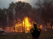 В Калифорнии огненная стихия набирает обороты, число жертв возросло
