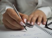 Уникайте довгих та загострених нігтів