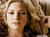 Кейт Хадсон с сыном затеяли танцы в аэропорту 