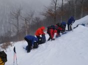 Под угрозой схода лавины: в карпатских горах третий день ищут заблудившегося киевлянина (фото)