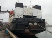 На судне в порту Черноморска забаррикадировался моряк