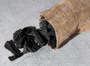 Древесный уголь может понадобиться и в уборке