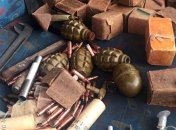 Патрульные остановили в Бахмуте авто с гранатами и тротилом