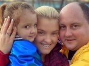 Танцы под дождем: Юрий Ткач опубликовал милое видео с супругой