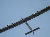 Самолет на солнечных батареях повредил свои батареи