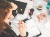 Поради жінкам, як стати більш позитивною на роботі