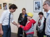 Трюдо встретился с украинским мальчиком, который лечится в Канаде