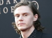 Звезда "Людей Икс" извинился за видео, в котором полицейский арестовывает протестующего