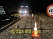 В легковушку набилось 12 человек: смертельное ДТП с опрокидыванием под Киевом (видео)