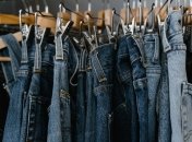 Какие джинсы в моде весной 2023 - самые стильные фасоны