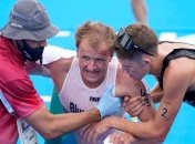 Победителю триатлона на Олимпиаде в Токио стало плохо после финиша