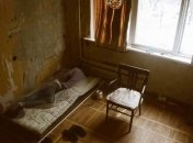 "Где были 8 лет?": в центре Москвы жильцы коммуналки годами жили с трупом в соседней комнате