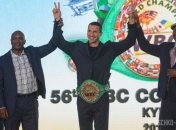 Фаны могут сфотографироваться с чемпионским поясом Владимира Кличко