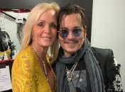 Джонни Деппа застали за поцелуями с неизвестной блондинкой