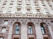 Полиция задержала мужчину, разбившего окно в КГГА: он назвал причину