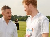 Актер Том Харди высказался о дружбе с принцем Гарри 