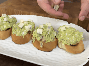 Бутерброды с тунцом и авокадо