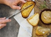 Приятный на вкус и легкий "на желудок": рецепт паштета из куриной печени от Владимира Ярославского (фото)