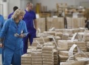 На Львовщине женщина на 180 бюллетенях поставила штамп "выбыл"