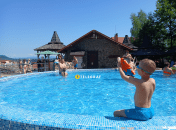 Бассейны и некоторые источники – с видом на горы